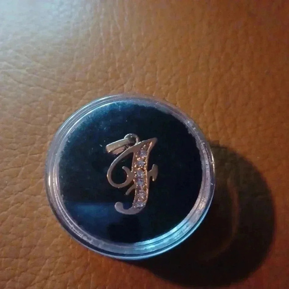 💙🌹Gold plated letter pendant "F" with faux diamonds - Picture 3 of 7